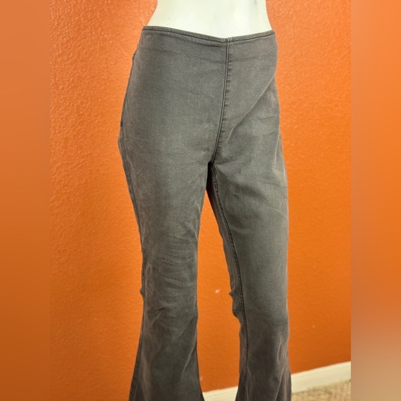 We The Free Dark Gray Flare Jeans Size 32. - Picture 6 of 16